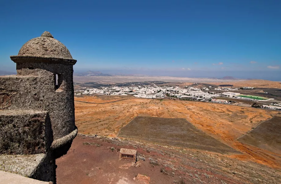 Blick auf Teguise von der Burg aus