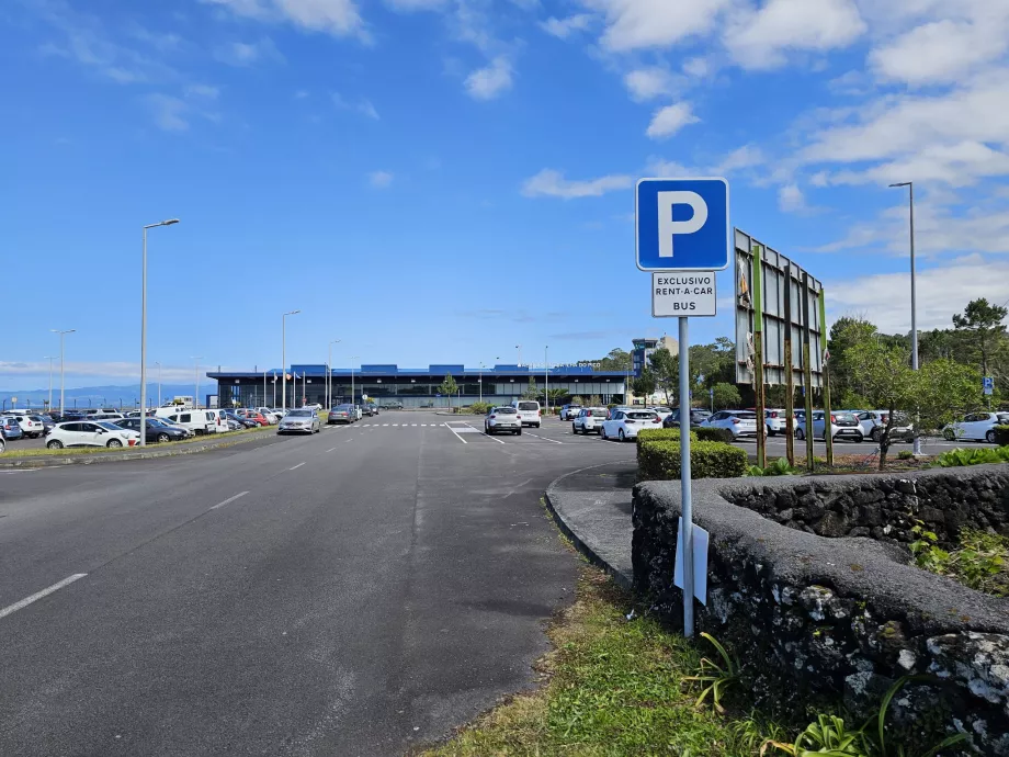 Parkplatz der Autovermietung, Flughafen Pico