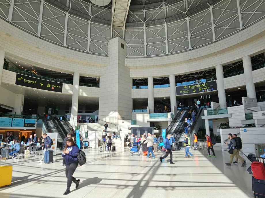 Zentrale Halle des Terminals 1