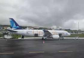 Azores Airlines, Airbus A320 mit der Aufschrift "Unique"