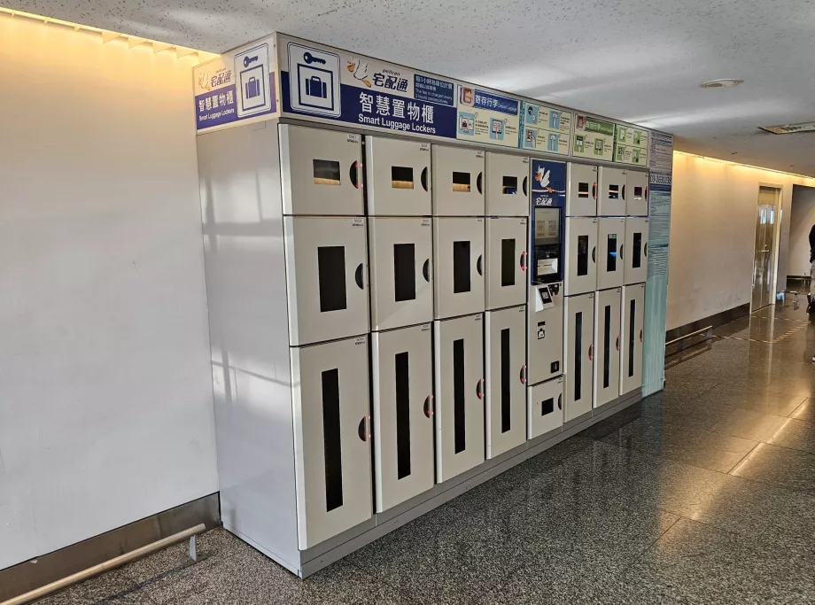 Luggage lockers, airport TPE