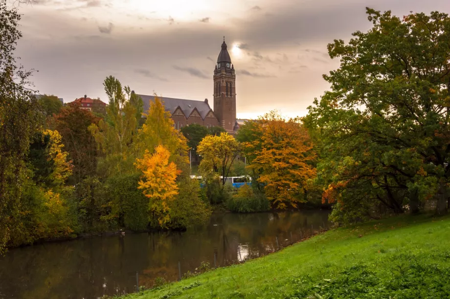 Annedalskyrkan vom Slottsskogen Park aus gesehen