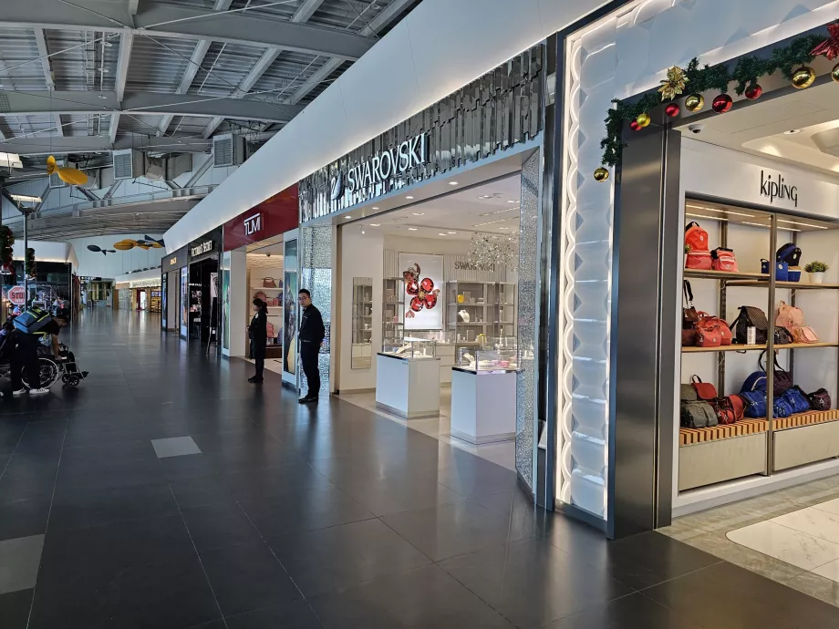 Shops in the transit zone, Taichung Airport