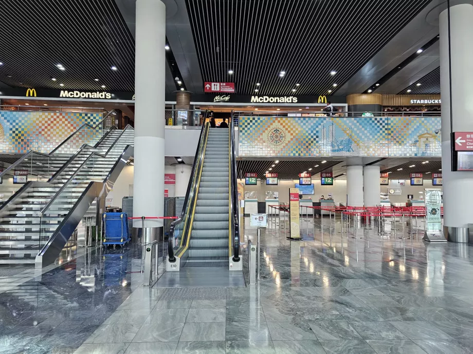 Escalator to restaurants in the public area