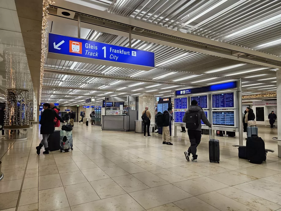 Bahnhof, Flughafen FRA