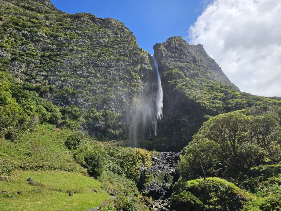 Der Wasserfall von Bacalhau im Wind