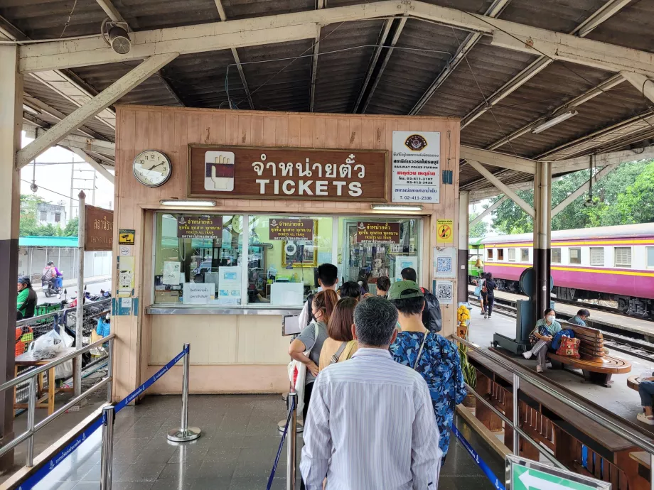 Fahrkartenschalter im Bahnhof Thonburi