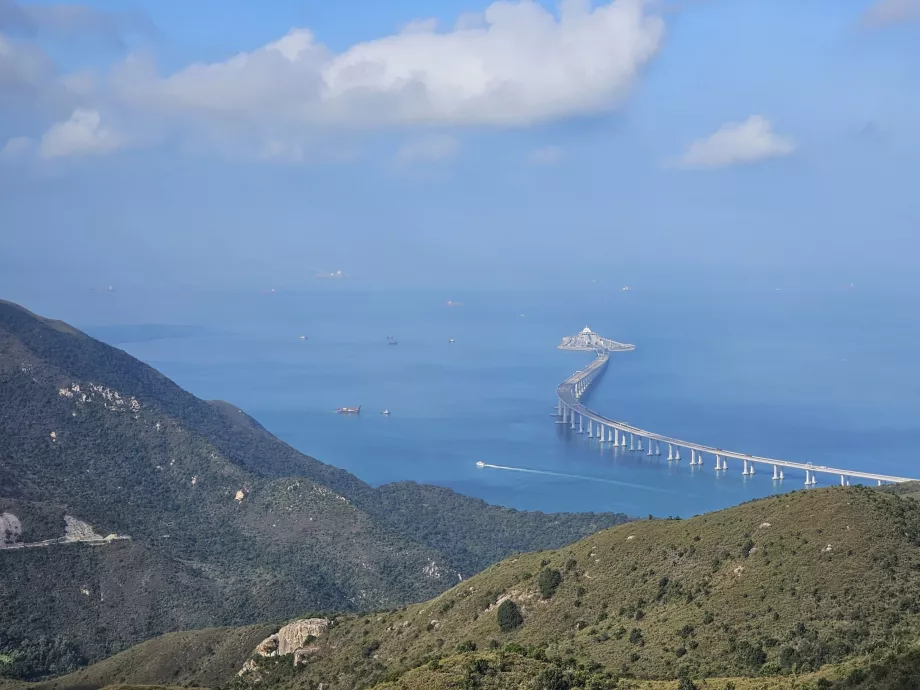 Blick auf die HZM-Brücke