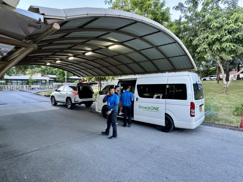 Minivan und Taxi vom Flughafen Samui USM