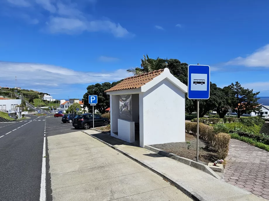 Bushaltestelle auf der Insel Flores