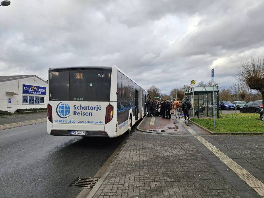 Bushaltestelle Flughafen, Bahnhof Weeze