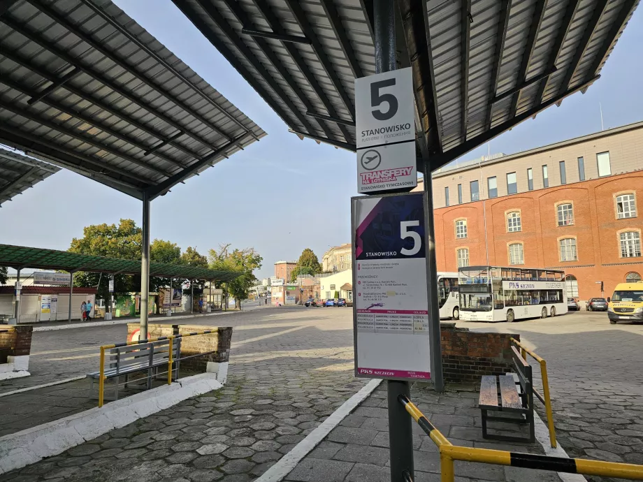 Bus Richtung Flughafen zum Hauptbusbahnhof