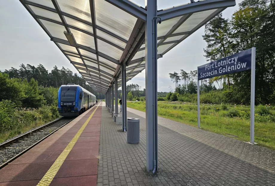 Zug nach Szczecin Flughafen