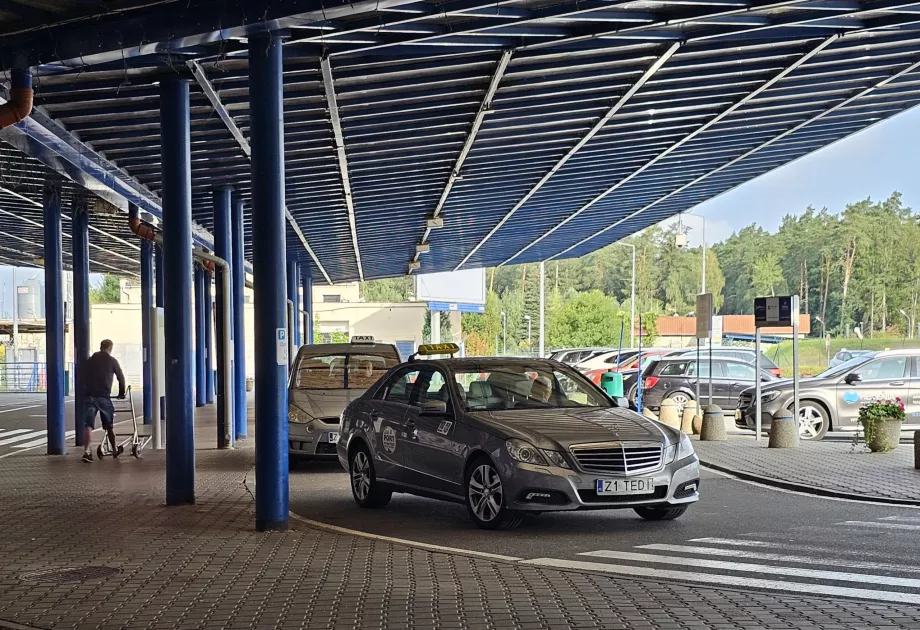 Taxi, Flughafen Szczecin