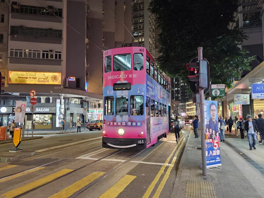 Straßenbahn bei Nacht