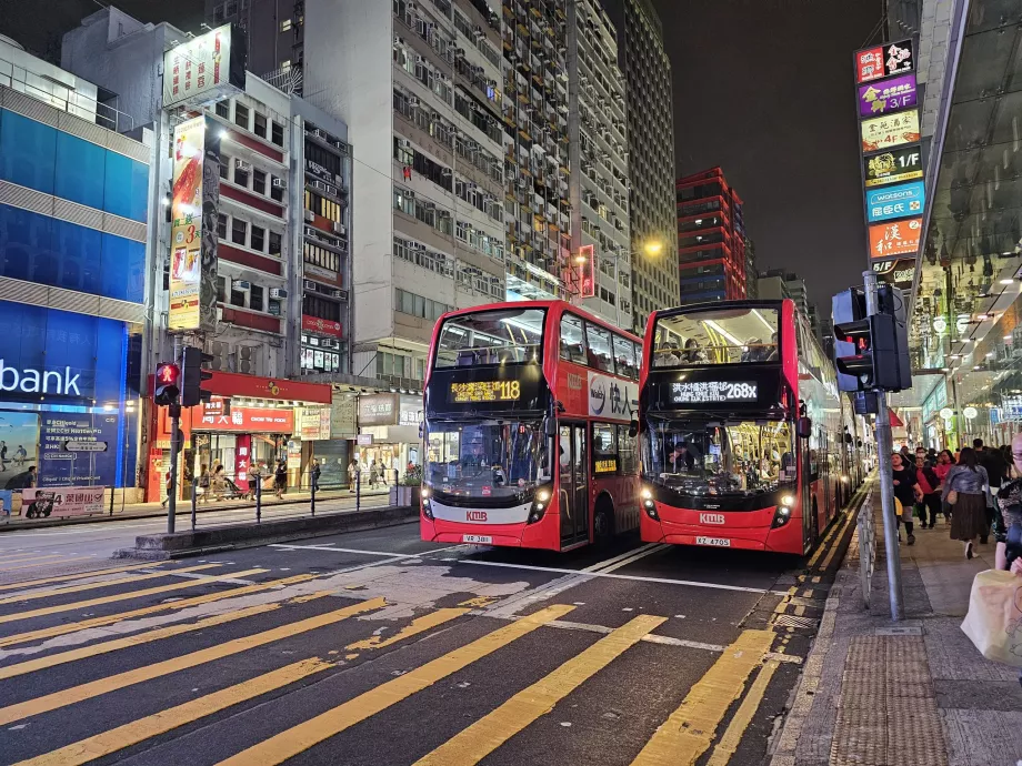 KMB-Busse auf der Nathan Road