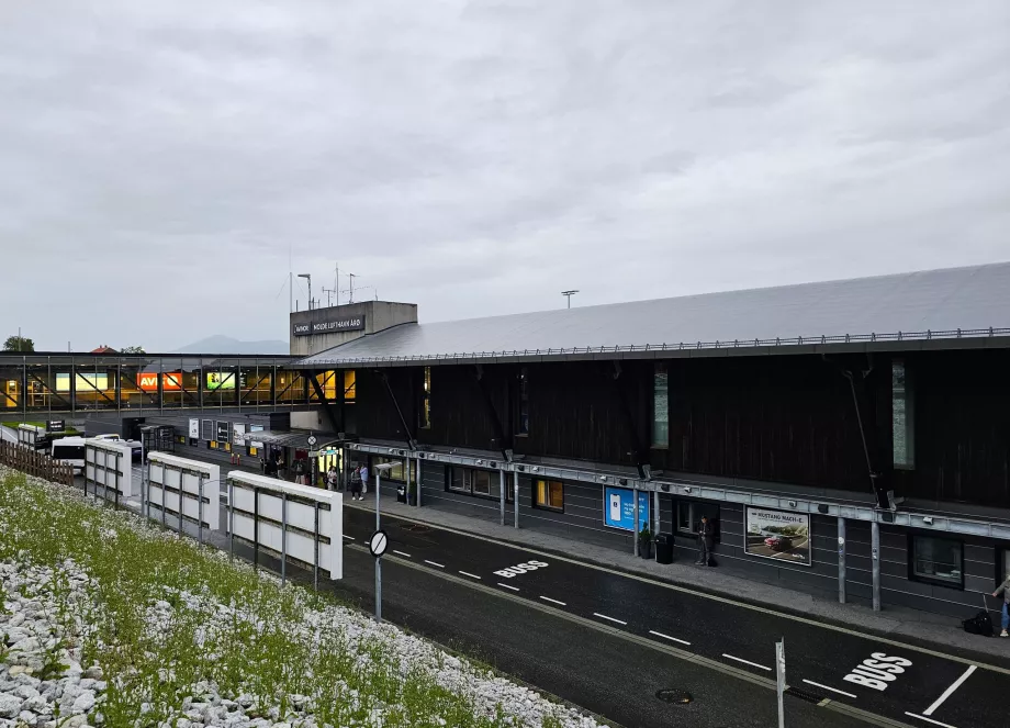 Anreise über den Flughafen Molde