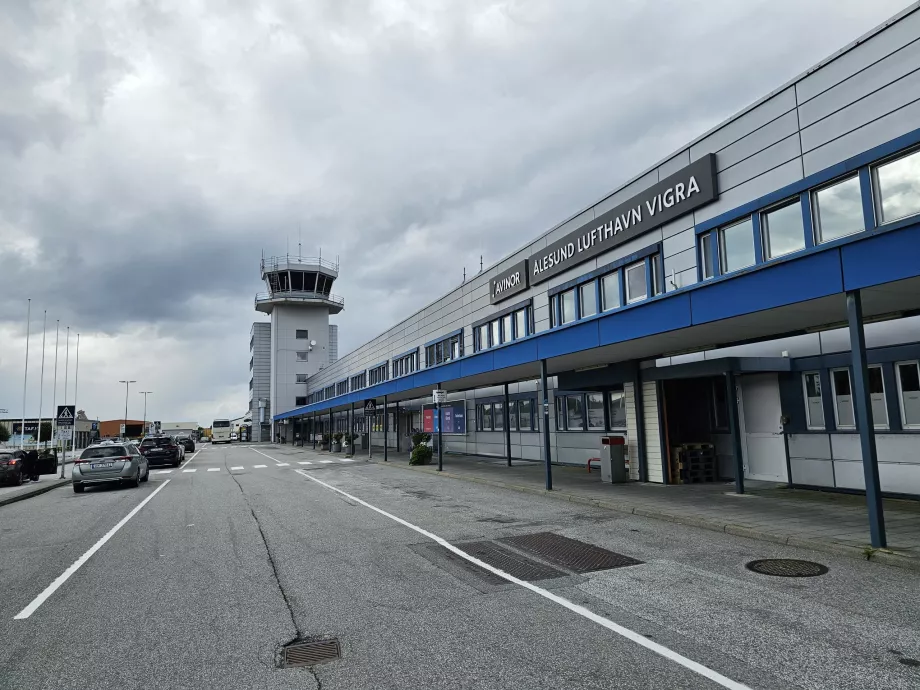 Ankunft am Flughafen Alesund