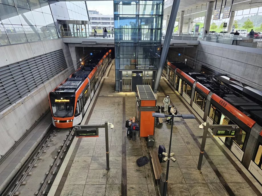 Straßenbahnhaltestelle in der U-Bahn