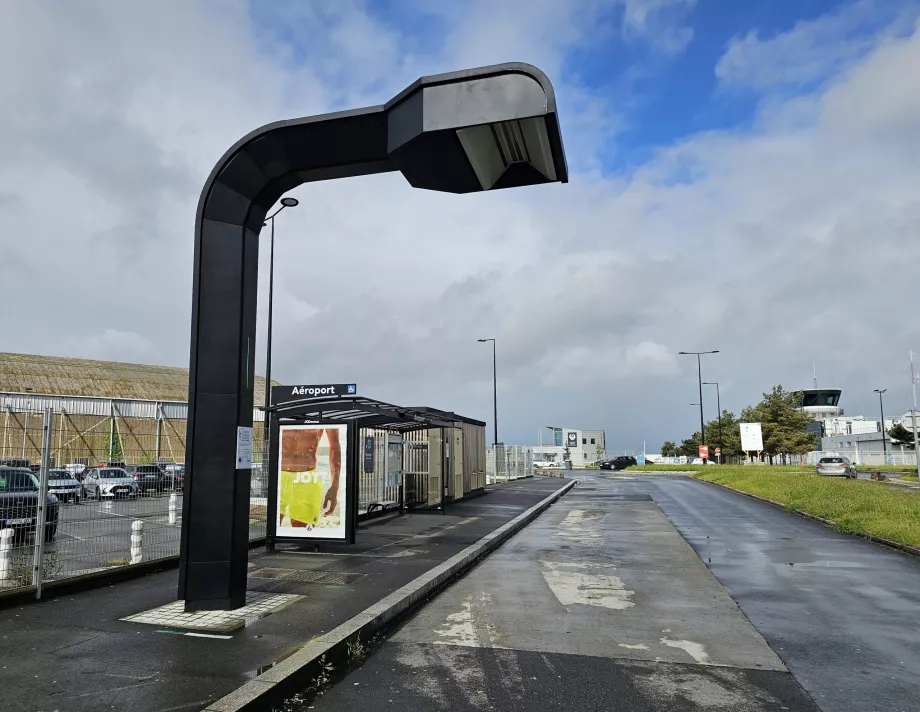 Bushaltestelle am Flughafen