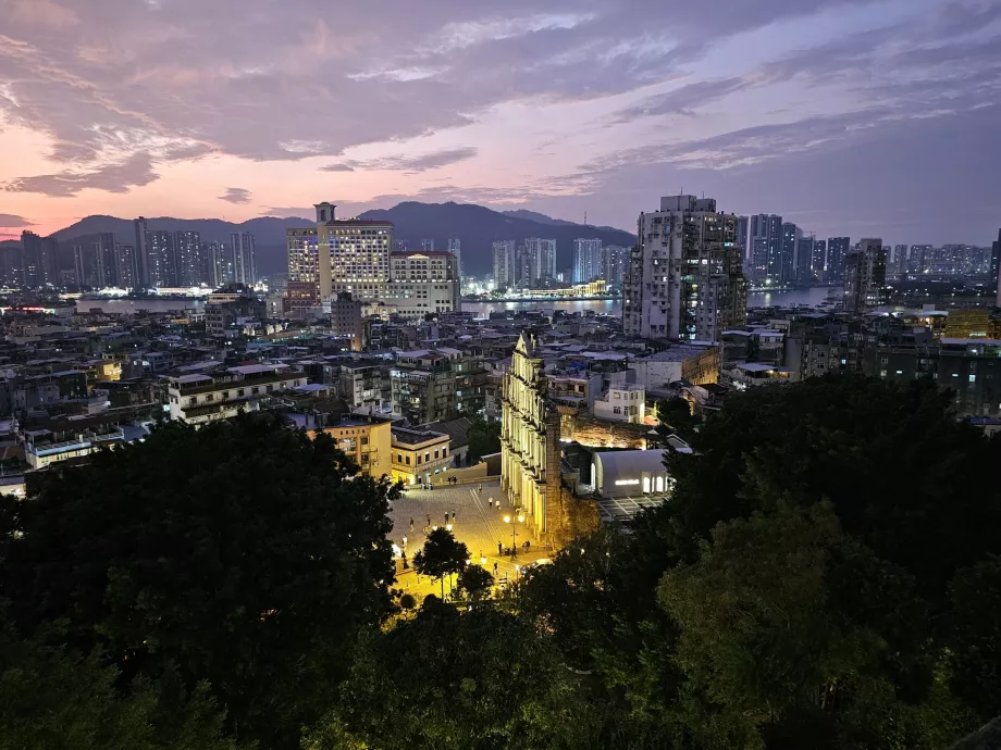 Nachtansicht der Ruínas de Sao Paulo