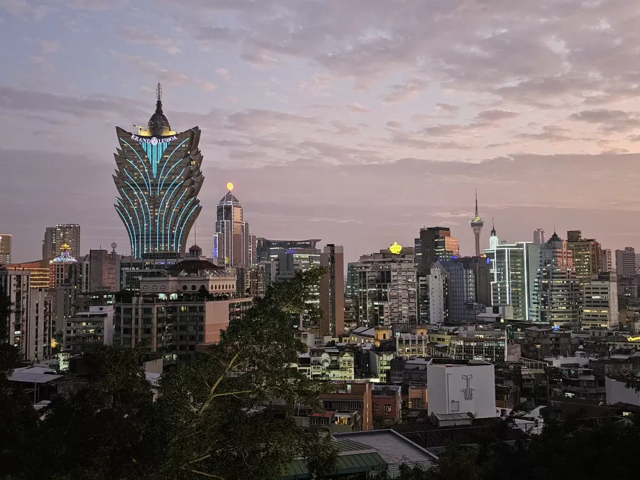 Blick auf Macau am Abend