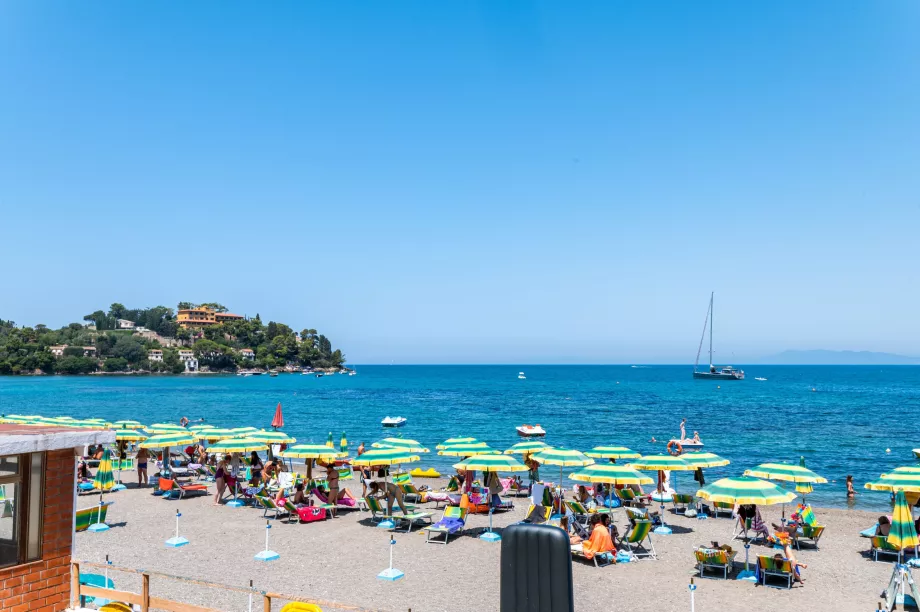 Porto Santo Stefano, Strand