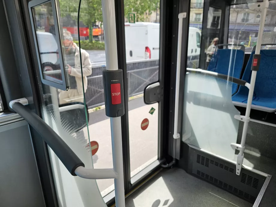 Stopptaste zum Verlassen des Busses