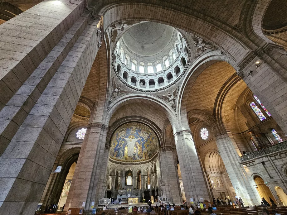 Das Innere der Basilika Sacre Coeur