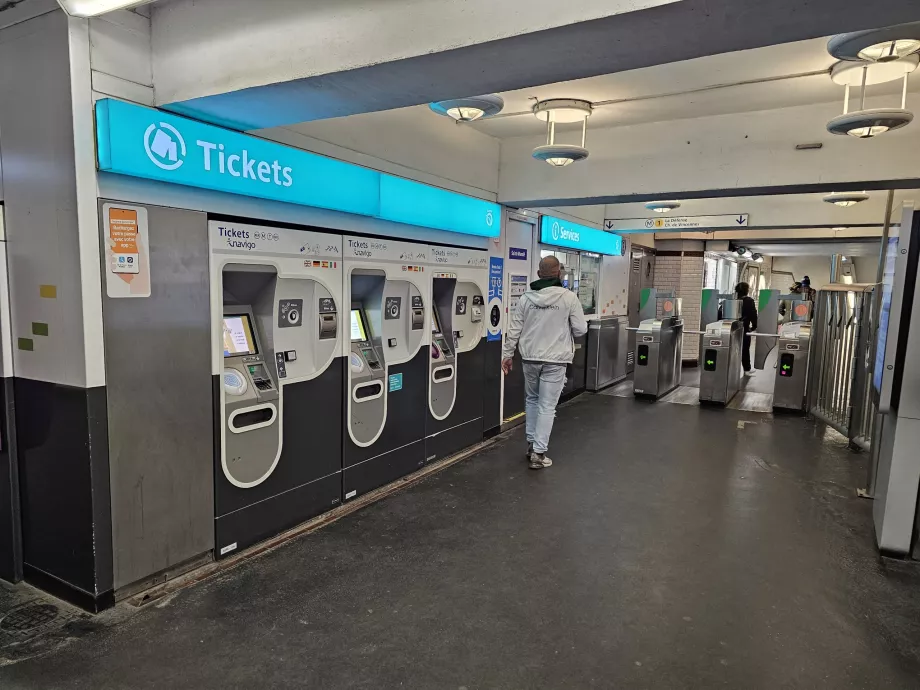 Fahrkartenautomaten gibt es in jeder U-Bahn-Station