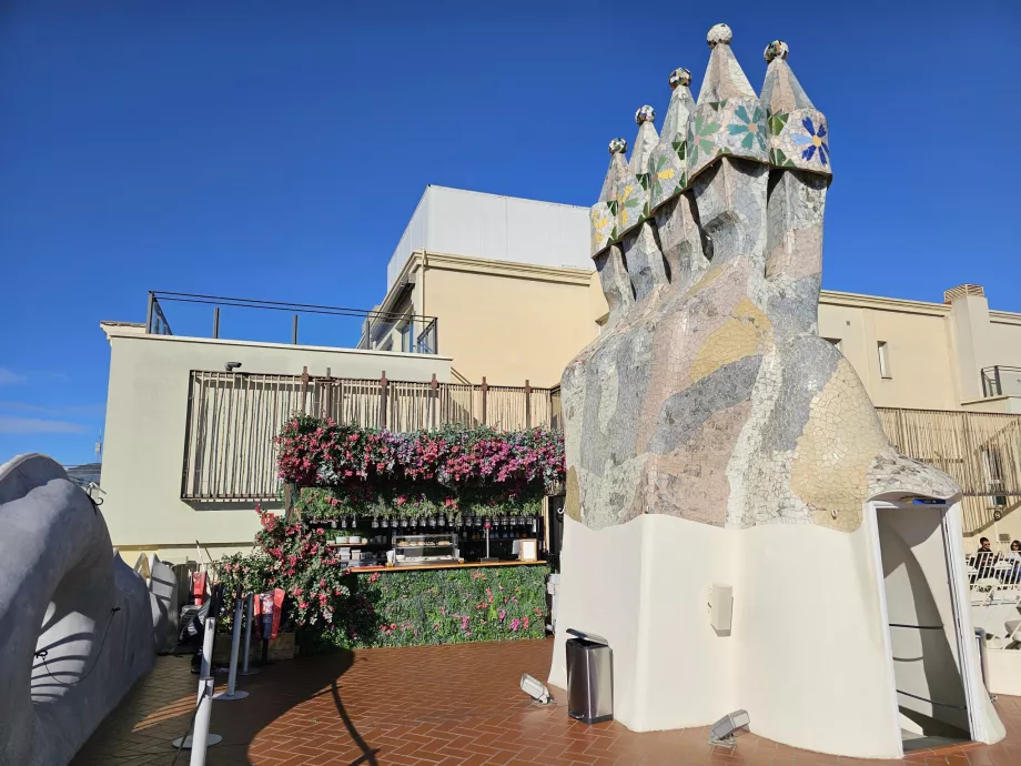 Terrasse und Bar, Dachterrasse Casa Battlo