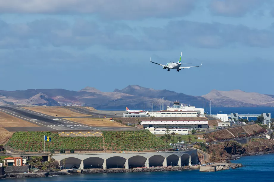 Landung auf dem Flughafen Madeira