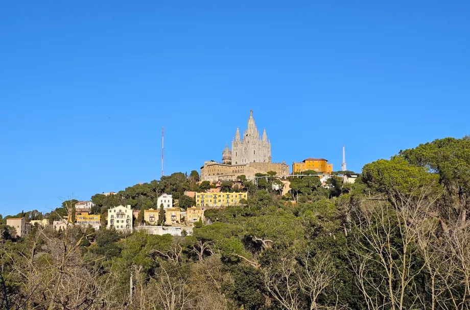 Blick auf die Kirche von Tibidabo