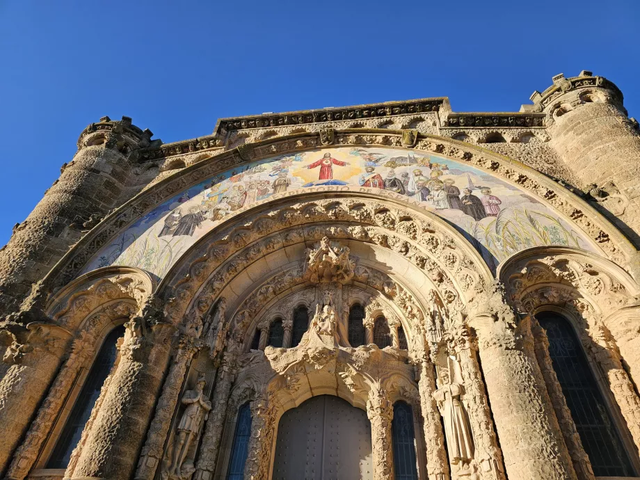 Detail des Portals des Tibidabo-Tempels