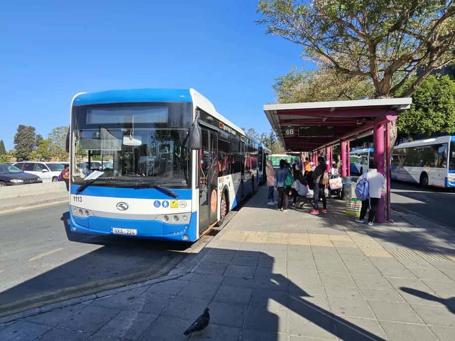 Öffentliche Verkehrsmittel auf Zypern - Busse des öffentlichen Verkehrs in Larnaca und Nikosia