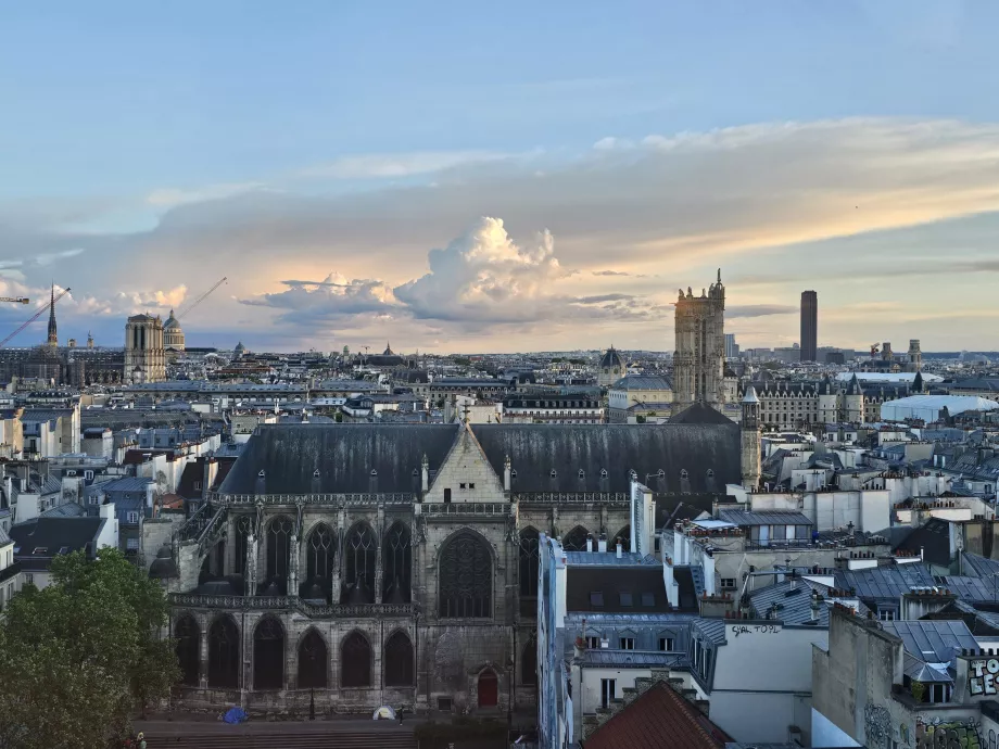 Blick auf Notre-Dame vom Centre Pompidou aus