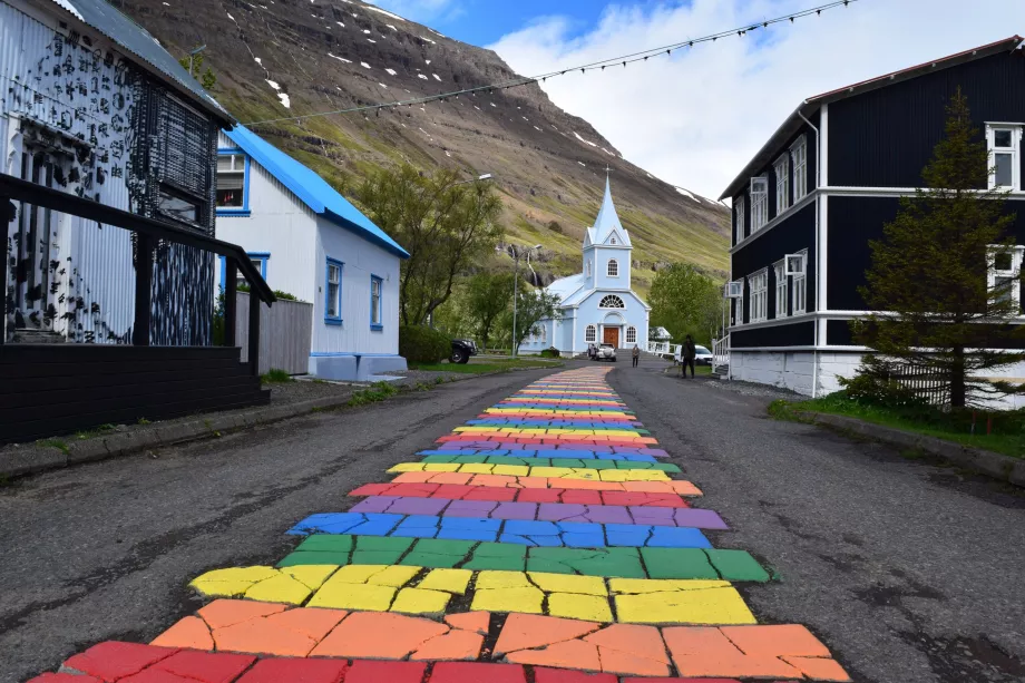 Seydisfjördur bunte Reise