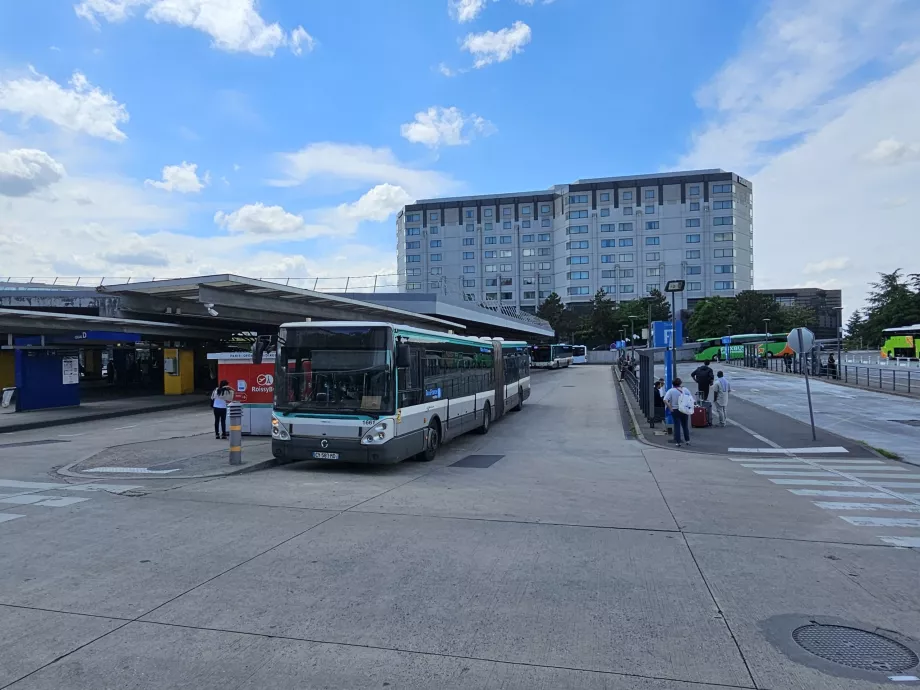 Busse ins Zentrum von Paris (Bahnsteig E)