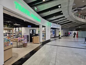 Apotheke, Terminal 1, öffentlicher Bereich