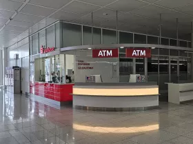 Geldautomaten im Terminal 2
