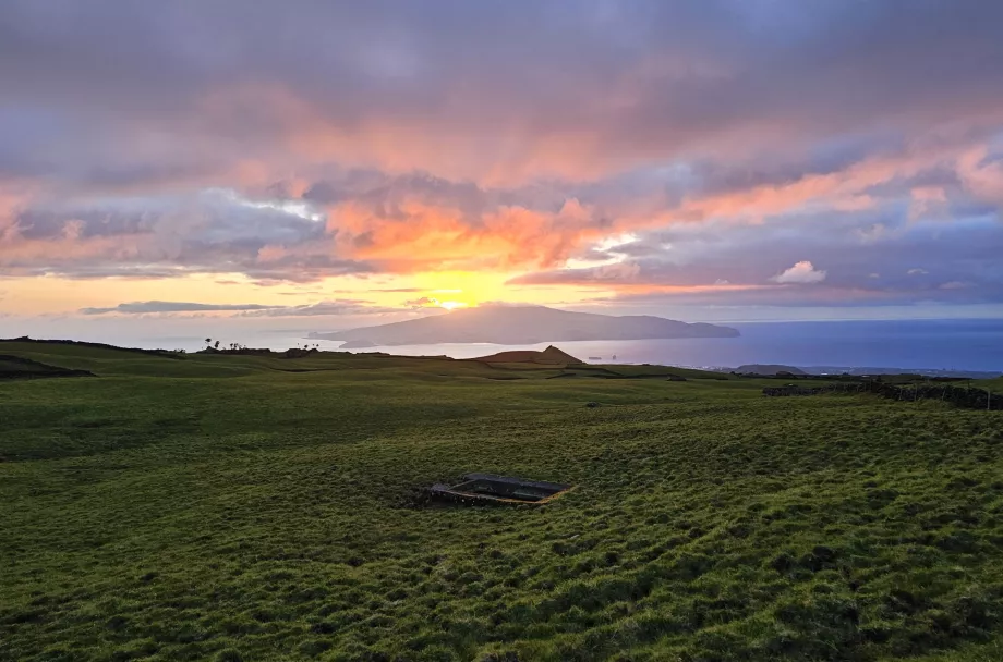 Sonnenuntergang über der Insel Faial