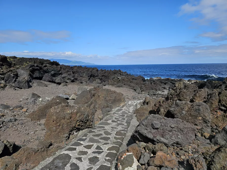 Lajido, der Weg zu den Piscinas naturais