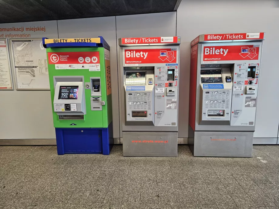 Fahrkartenautomaten am Bahnhof (links für die RL-Linie, rechts für die S-SKM-Linien)