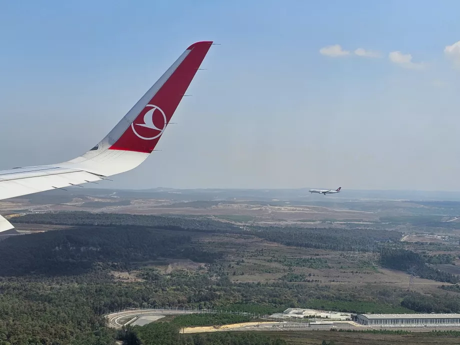 Parallellandung der Turkish Airlines