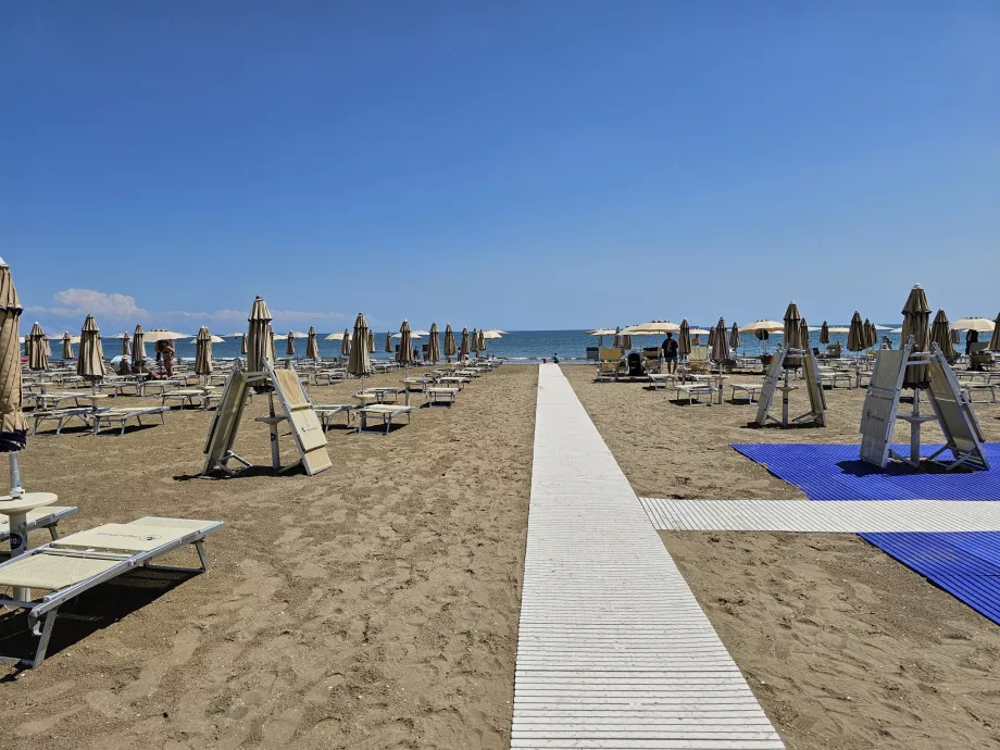 Bezahlter Strand am Lido di Venezia