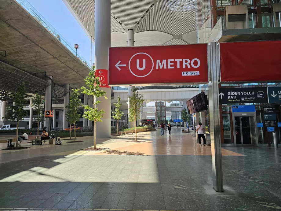 Metro am IST-Flughafen