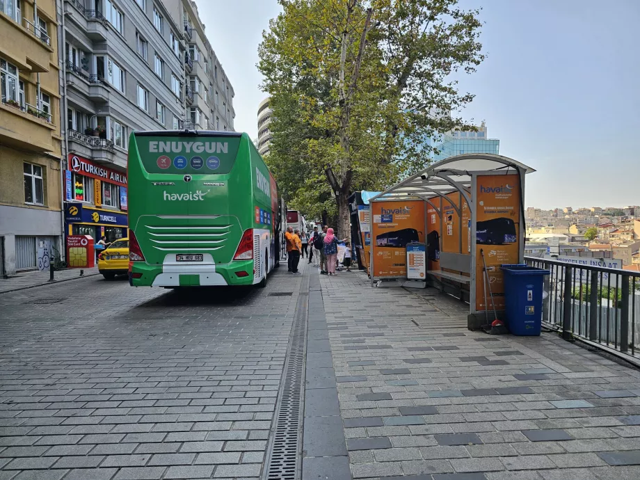 Bushaltestelle am Taksim-Platz