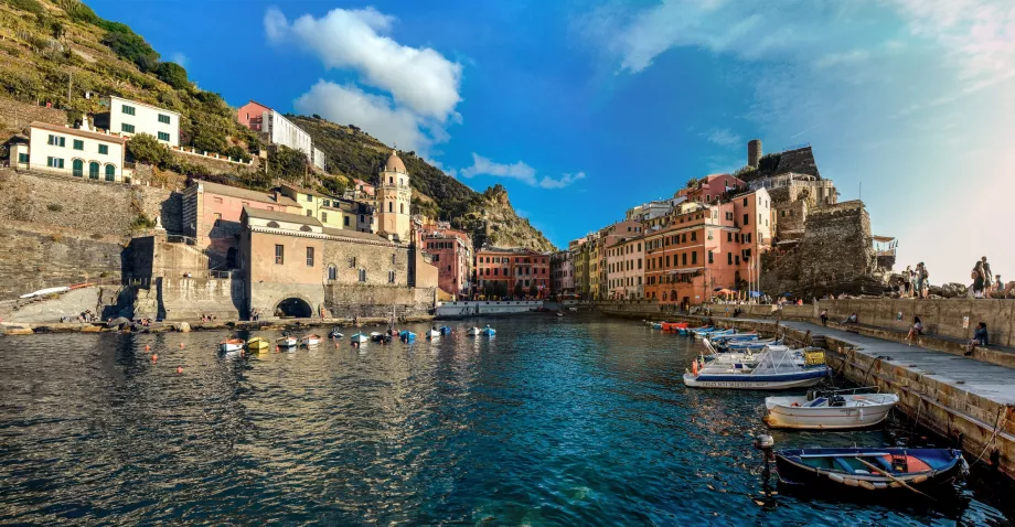 Vernazza vom Hafen aus