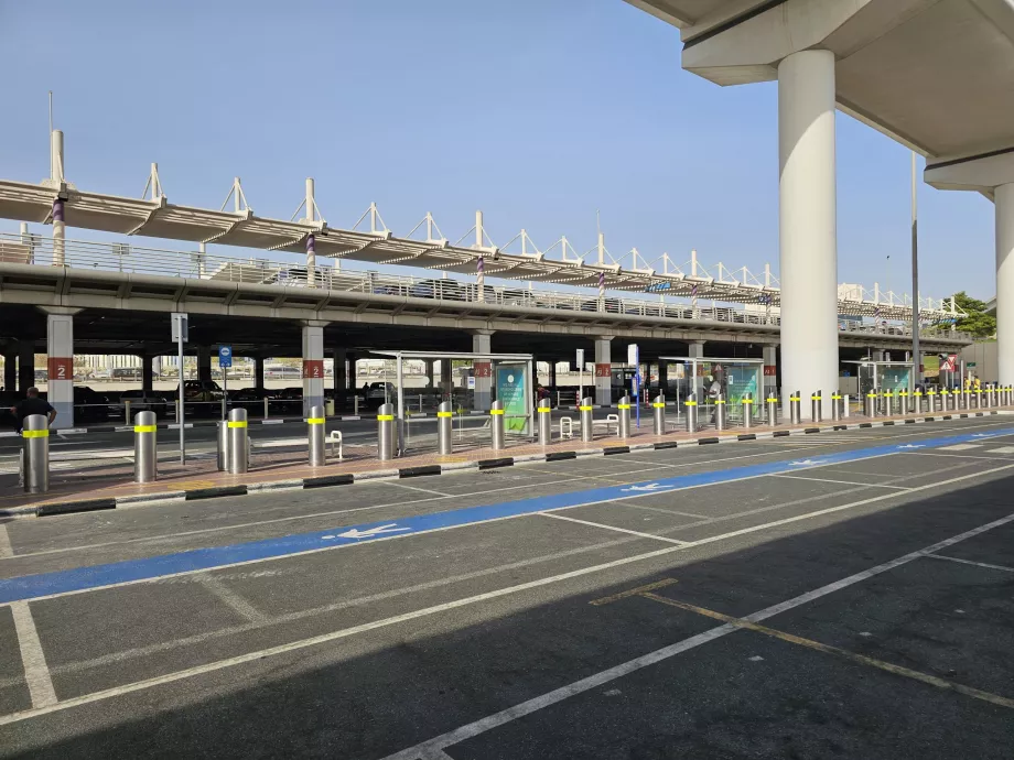 Bushaltestellen der öffentlichen Verkehrsmittel, Terminal 1