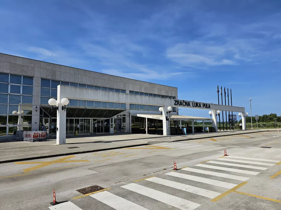 Pula Flughafen Terminal